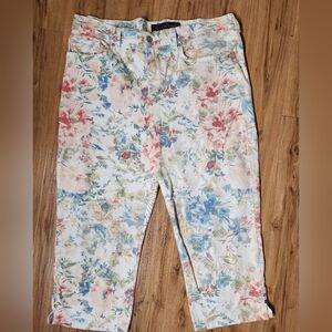 Gloria Vanderbilt Amanda Floral Capri JeansSize 12 • 21” inseam